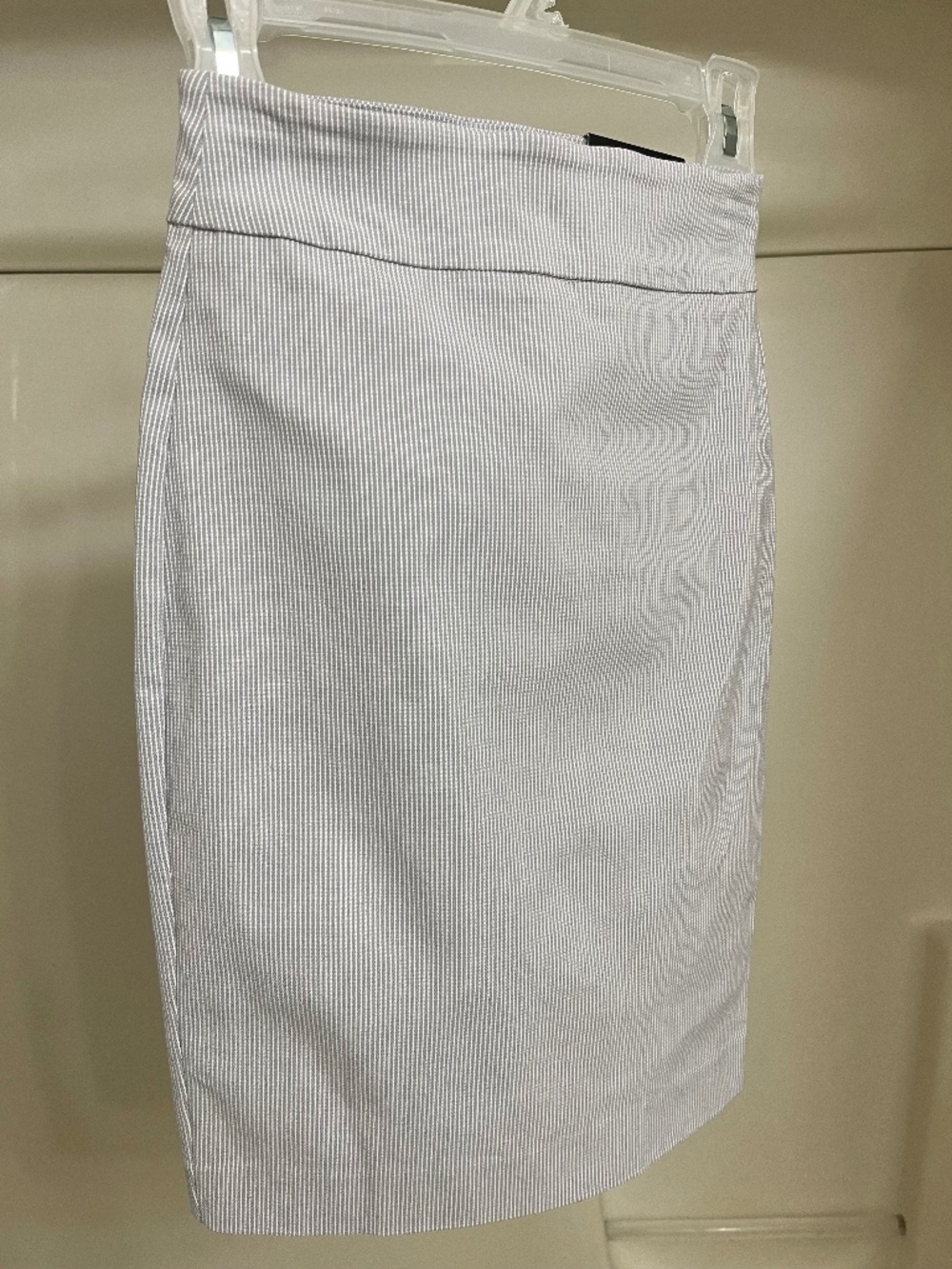 RW&CO. - Stretchy, White and Dusty Blue, Viscose/Nylon/Elastane Pencil Skirt